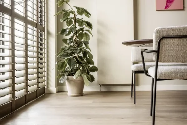 AH-vtwonen-S23-a2-Schiedam-new-chic-coretec-pvc-vloer-staand-5